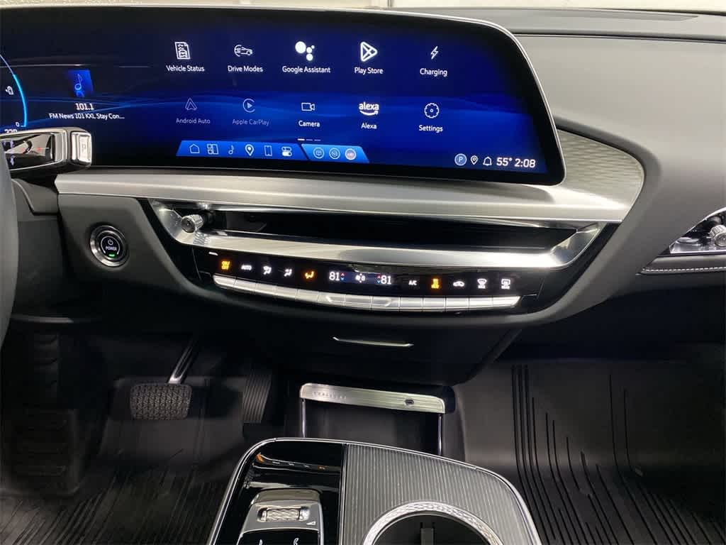 Thumbnail: 2025 Cadillac Lyriq - 26