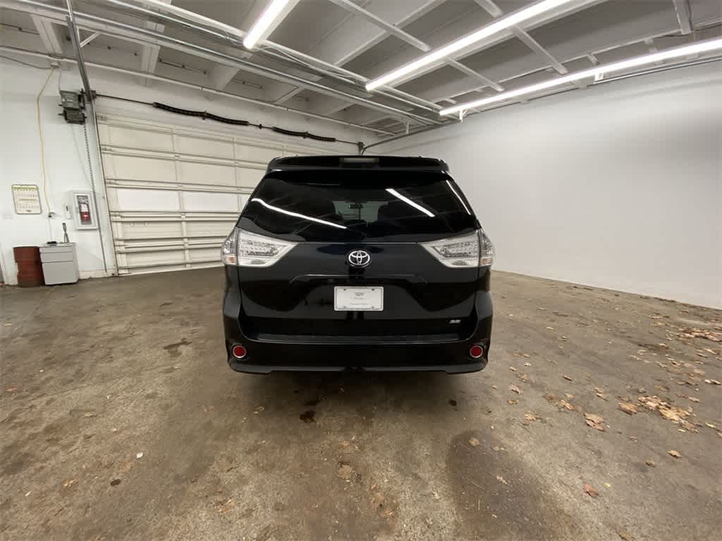 Thumbnail: 2016 Toyota Sienna - 5