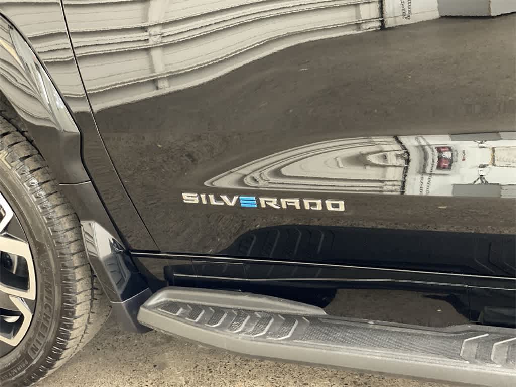 Thumbnail: 2024 Chevrolet Silverado EV - 10