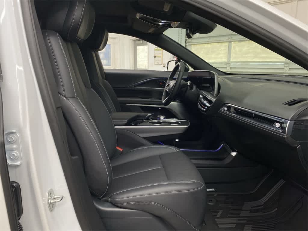 Thumbnail: 2024 Cadillac Lyriq - 20