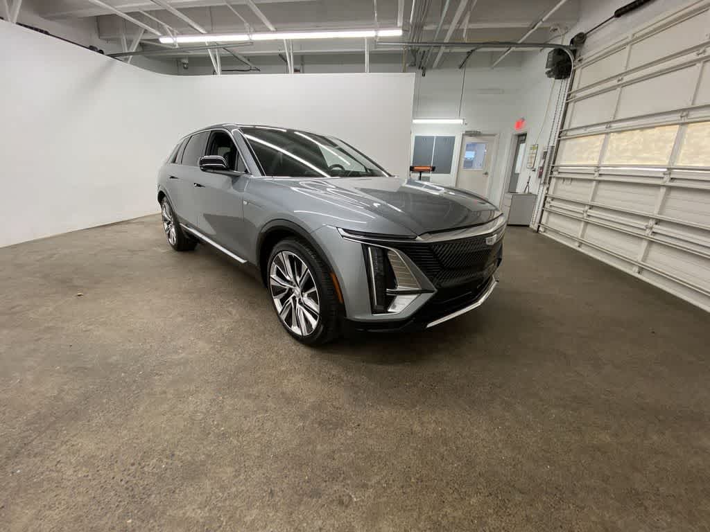 Thumbnail: 2024 Cadillac Lyriq - 8