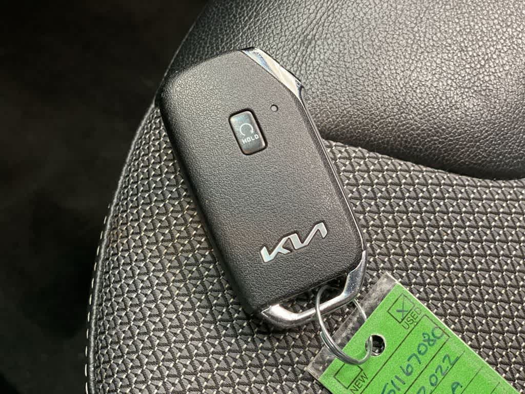 Thumbnail: 2022 Kia Niro - 31