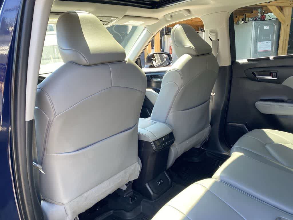 Thumbnail: 2021 Toyota Highlander - 16