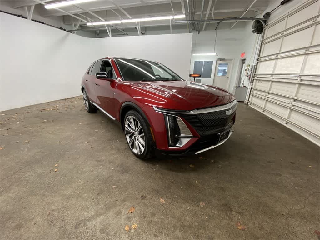 Thumbnail: 2025 Cadillac Lyriq - 8