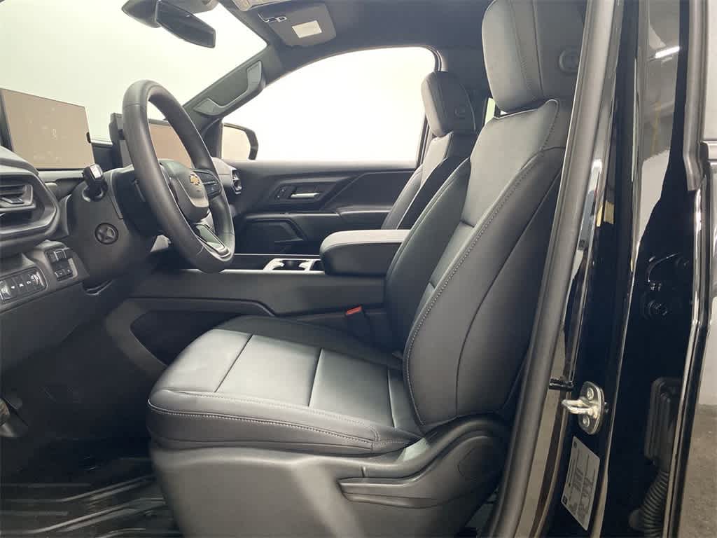 Thumbnail: 2024 Chevrolet Silverado EV - 14