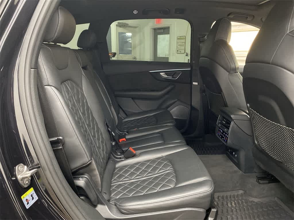 Thumbnail: 2021 Audi SQ7 - 17