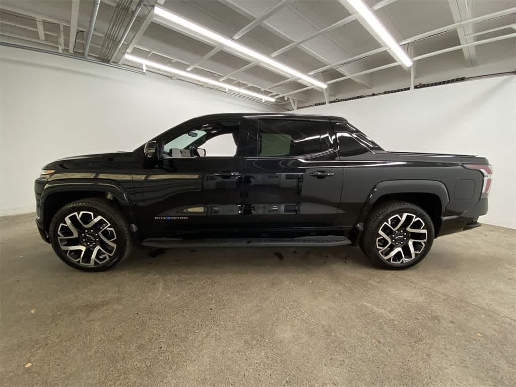 Thumbnail: 2024 Chevrolet Silverado EV - 3