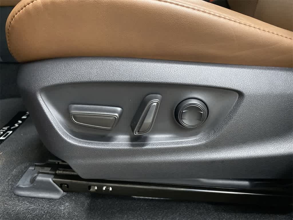 Thumbnail: 2025 Toyota Crown Signia - 15