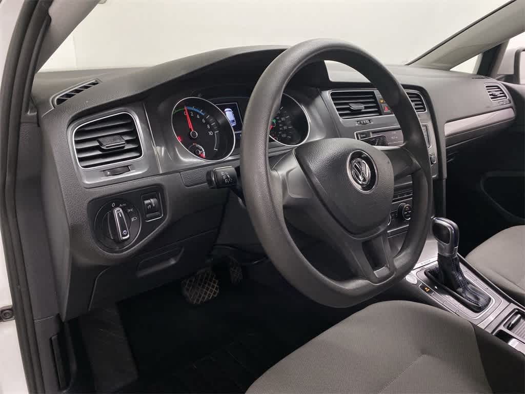 Thumbnail: 2016 Volkswagen e-Golf - 2