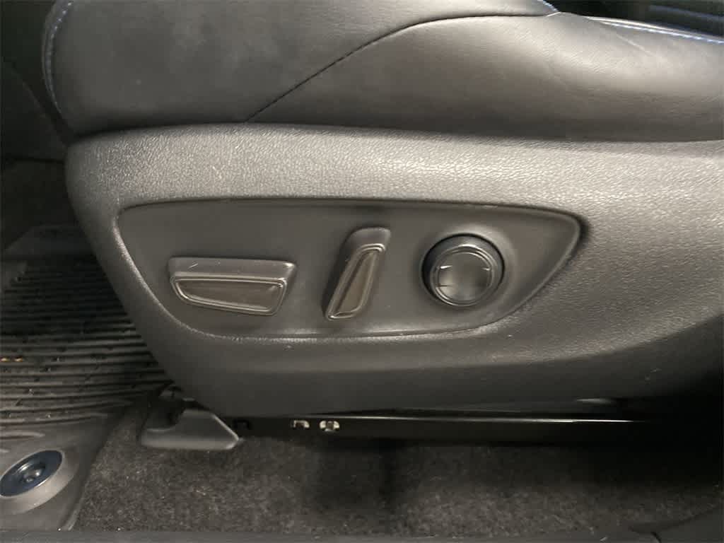 Thumbnail: 2020 Toyota RAV4 - 15