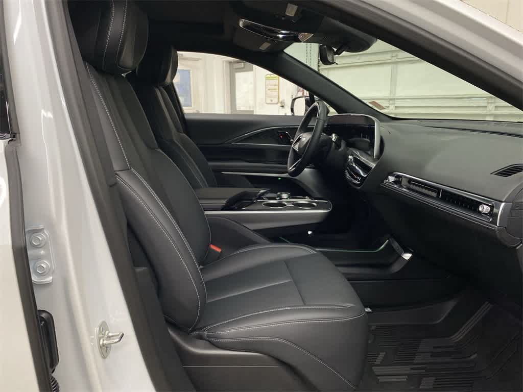 Thumbnail: 2024 Cadillac Lyriq - 20