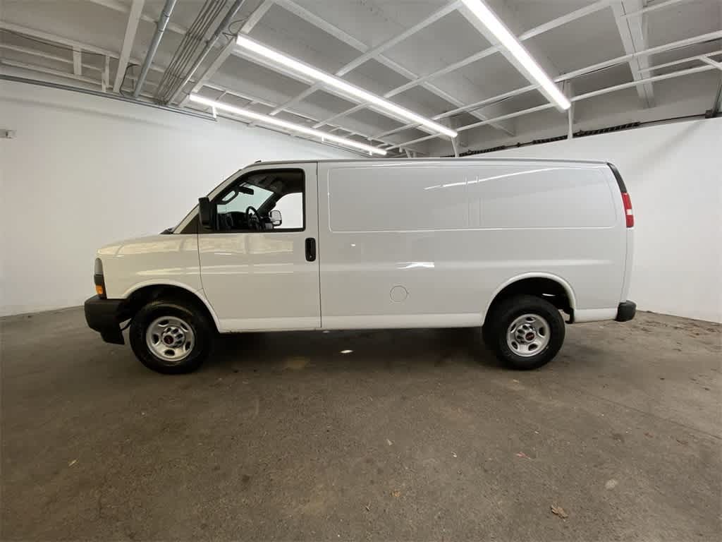 Thumbnail: 2023 GMC Savana - 3