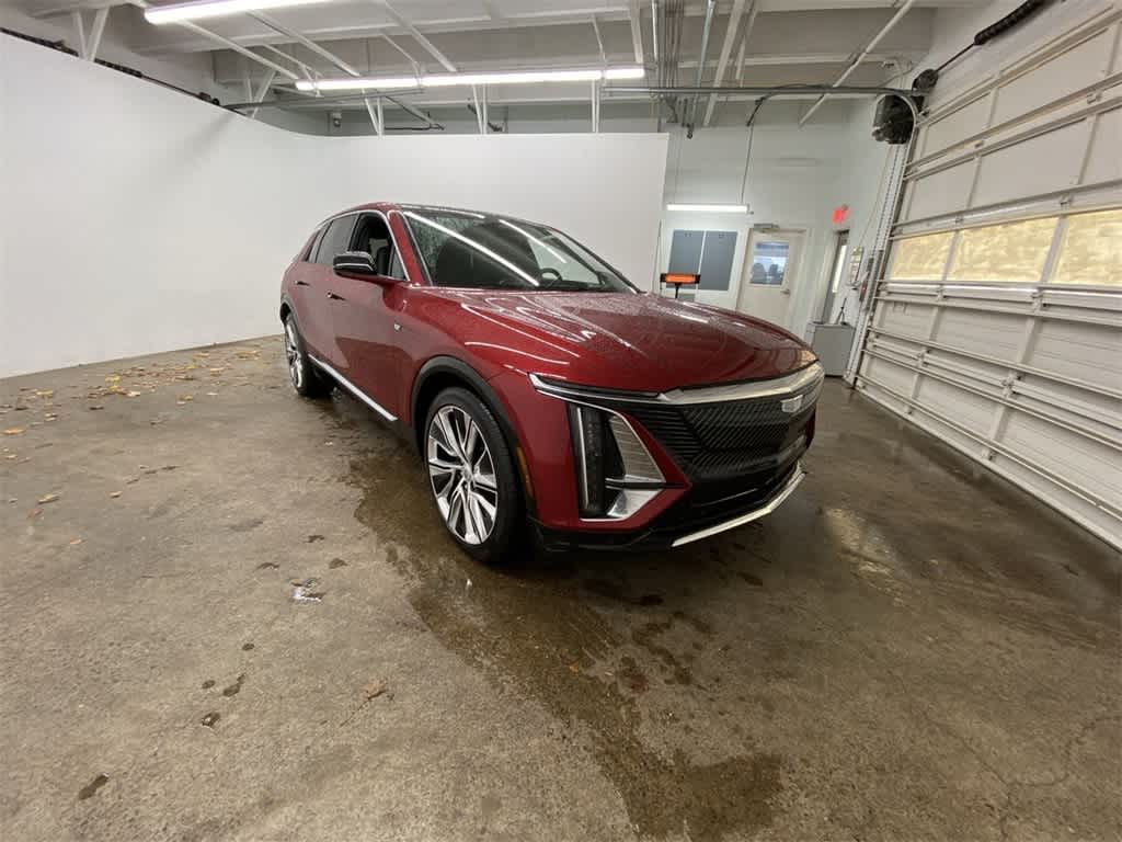 Thumbnail: 2025 Cadillac Lyriq - 8