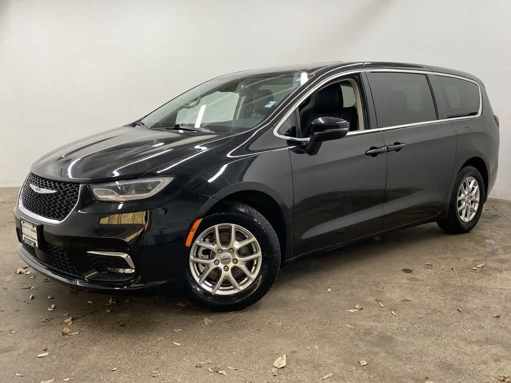 Thumbnail: 2023 Chrysler Pacifica - 1
