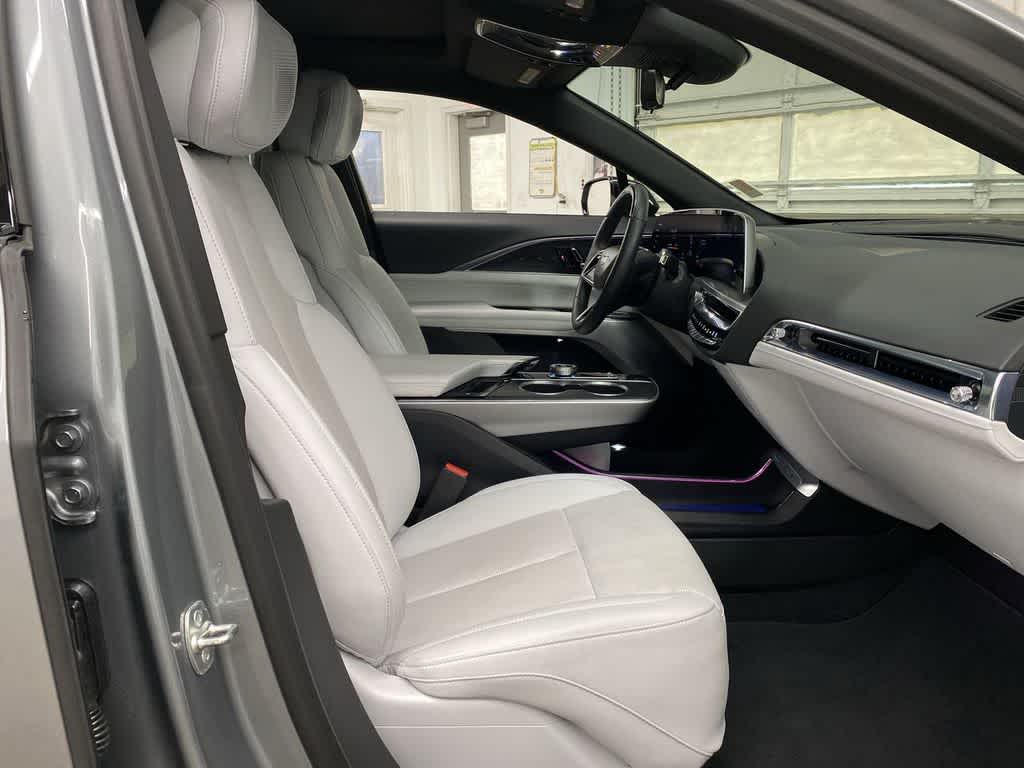 Thumbnail: 2024 Cadillac Lyriq - 20