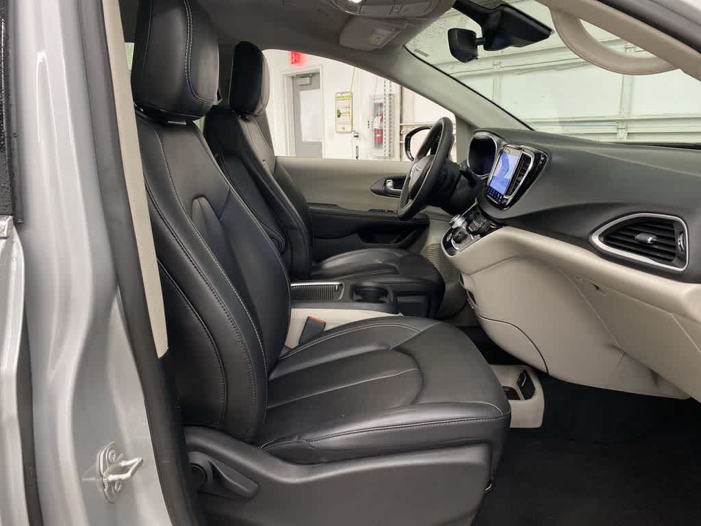 Thumbnail: 2024 Chrysler Pacifica - 18