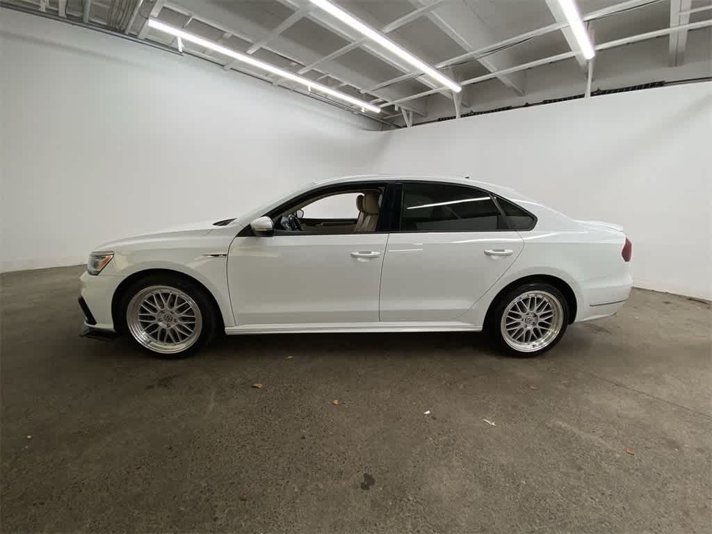 Thumbnail: 2018 Volkswagen Passat - 3