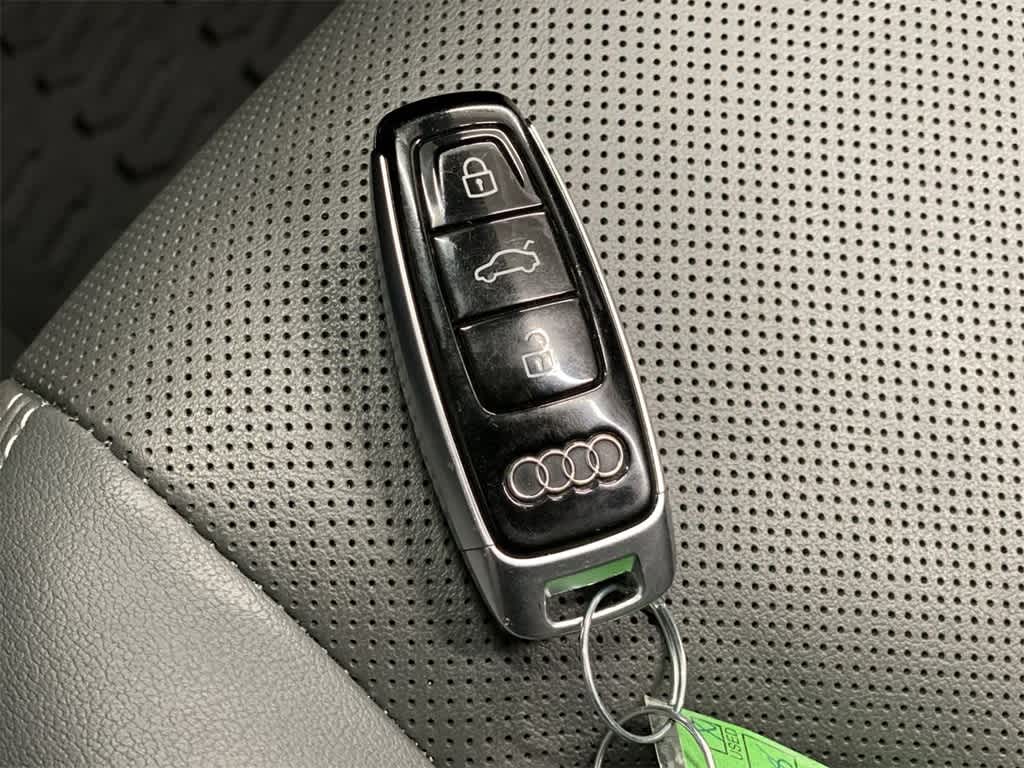 Thumbnail: 2019 Audi Q8 - 32