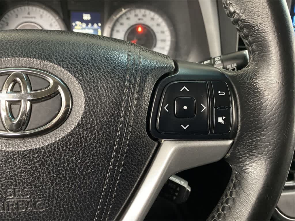 Thumbnail: 2016 Toyota Sienna - 21