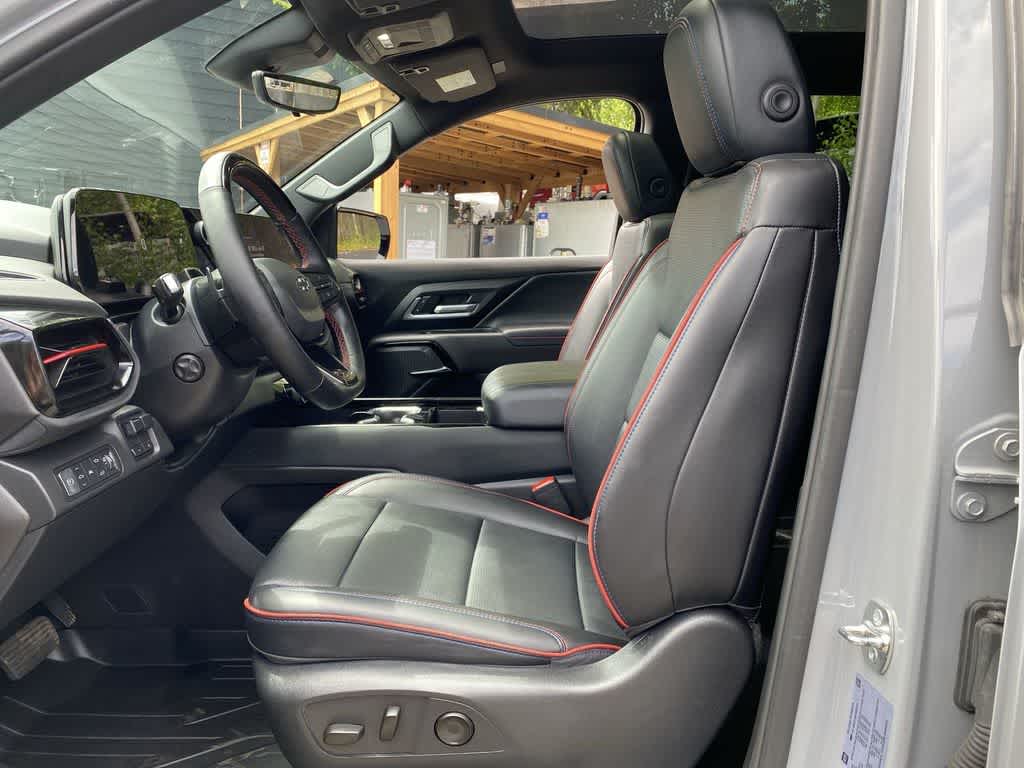 Thumbnail: 2025 Chevrolet Silverado EV - 13