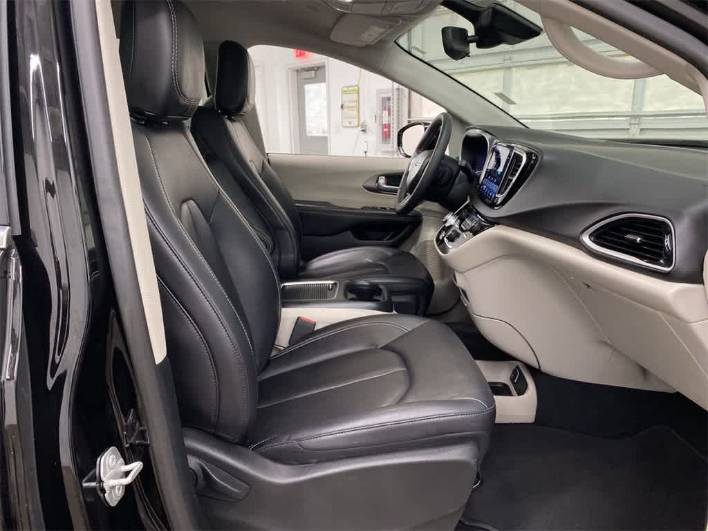 Thumbnail: 2024 Chrysler Pacifica - 19