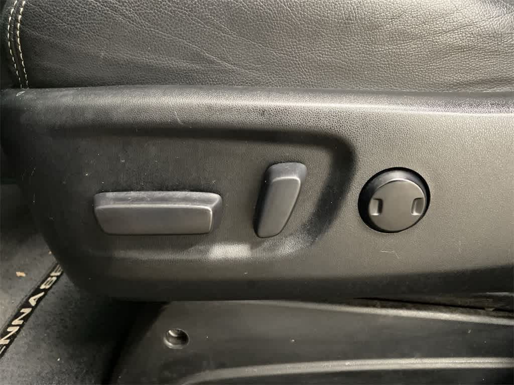 Thumbnail: 2016 Toyota Sienna - 14