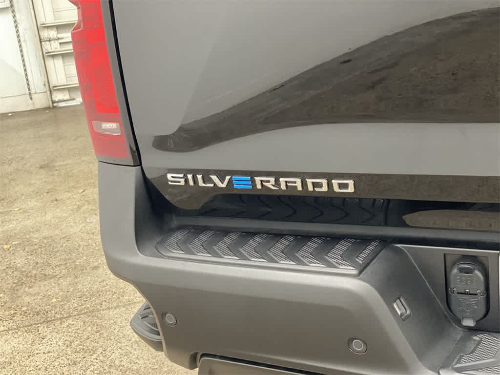 Thumbnail: 2024 Chevrolet Silverado EV - 10