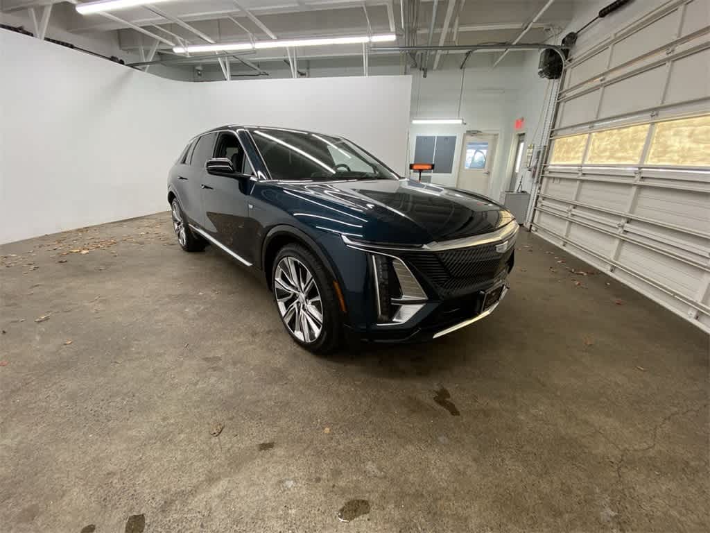 Thumbnail: 2025 Cadillac Lyriq - 8