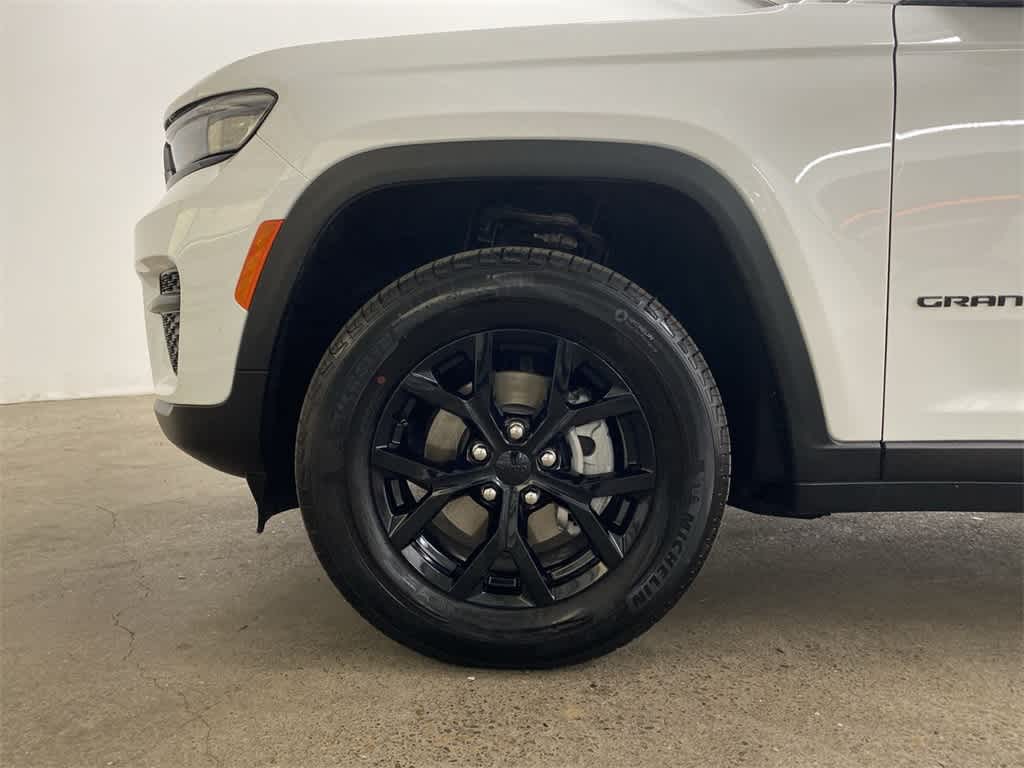 Thumbnail: 2024 Jeep Grand Cherokee - 11