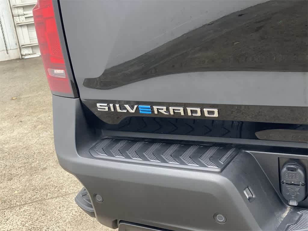 Thumbnail: 2024 Chevrolet Silverado EV - 10