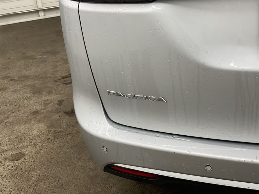 Thumbnail: 2024 Chrysler Pacifica - 10