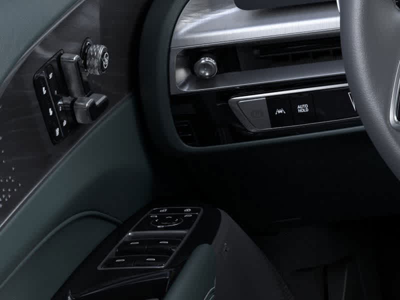 Thumbnail: 2025 Cadillac Lyriq - 22