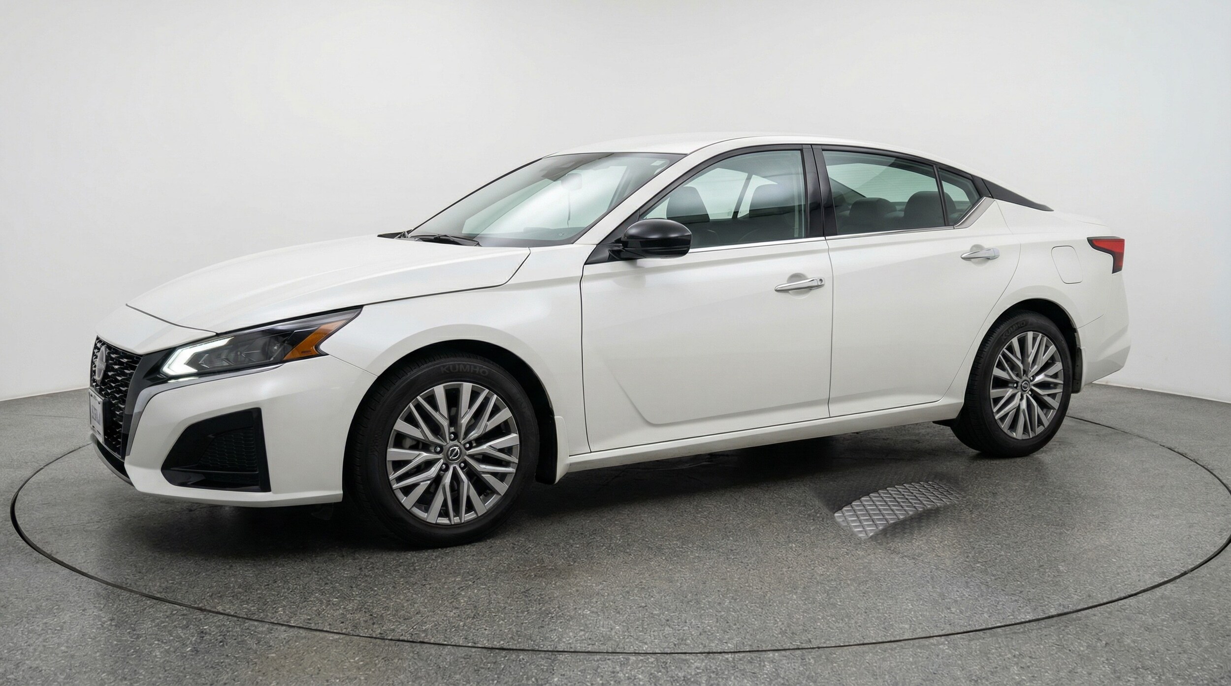 Thumbnail: 2025 Nissan Altima - 3