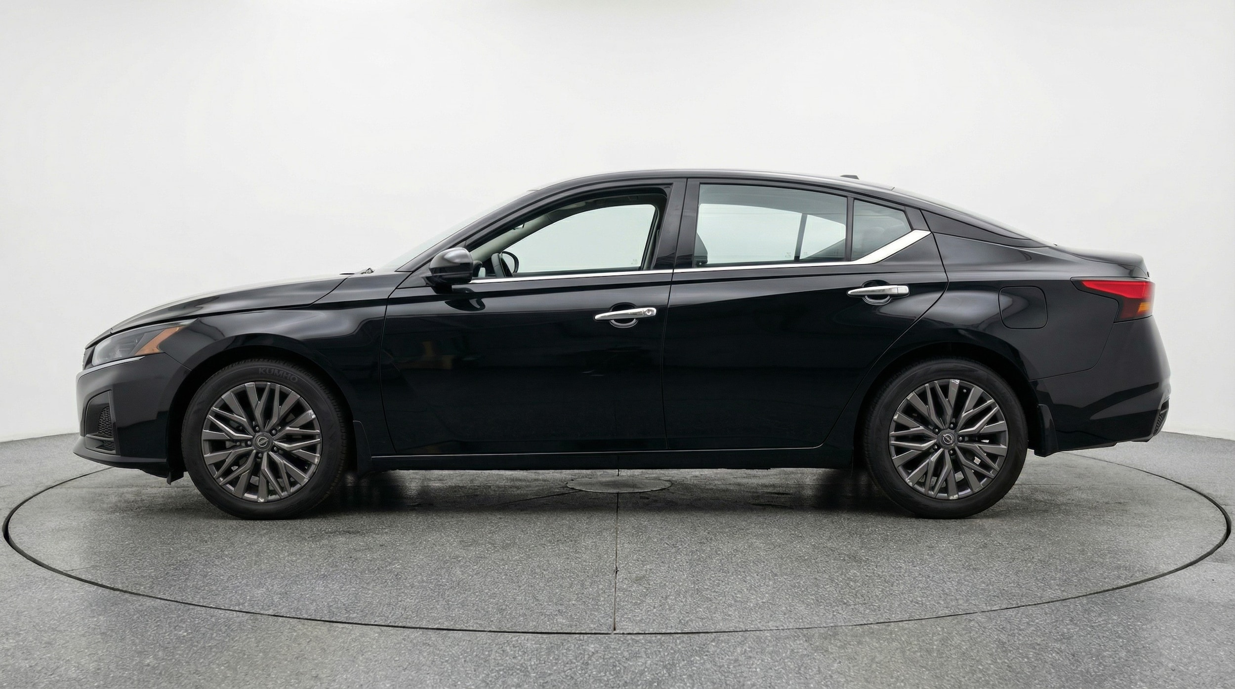 Thumbnail: 2025 Nissan Altima - 4