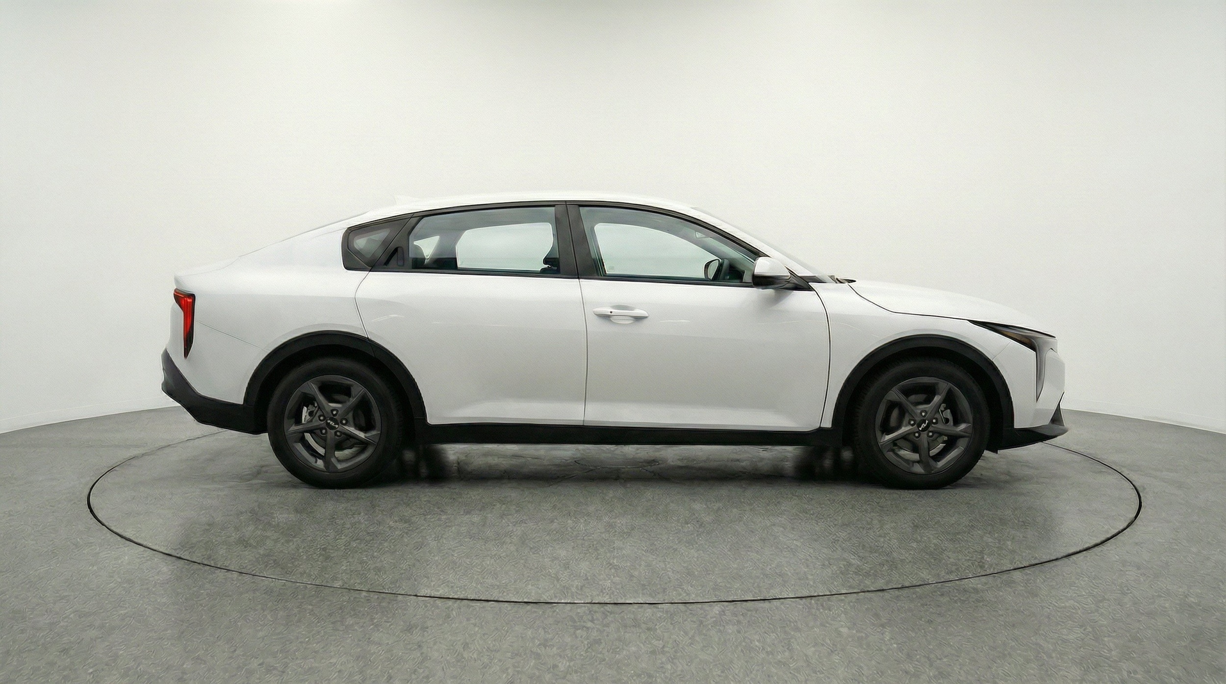 2025 Kia K4 LXS - Photo 11