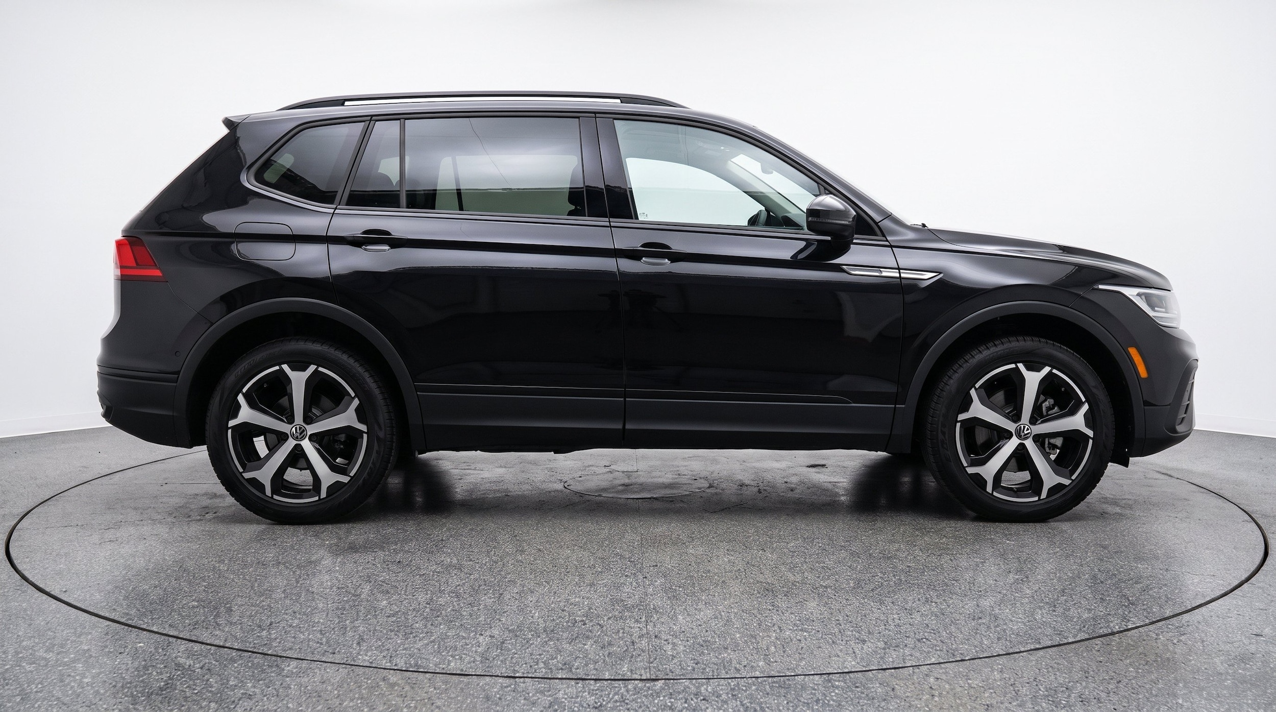 Thumbnail: 2026 Volkswagen Tiguan - 10