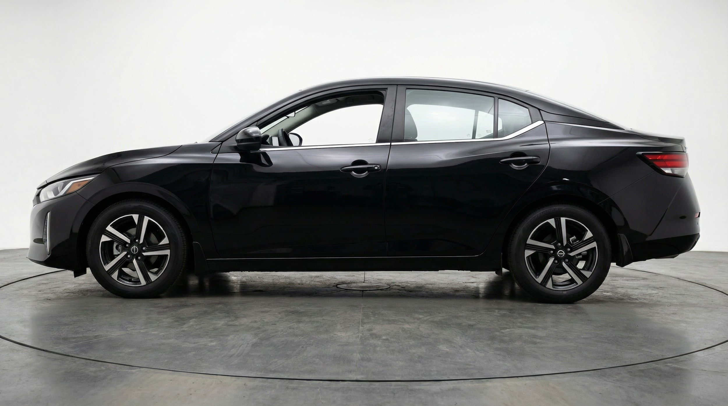 Thumbnail: 2025 Nissan Sentra - 4