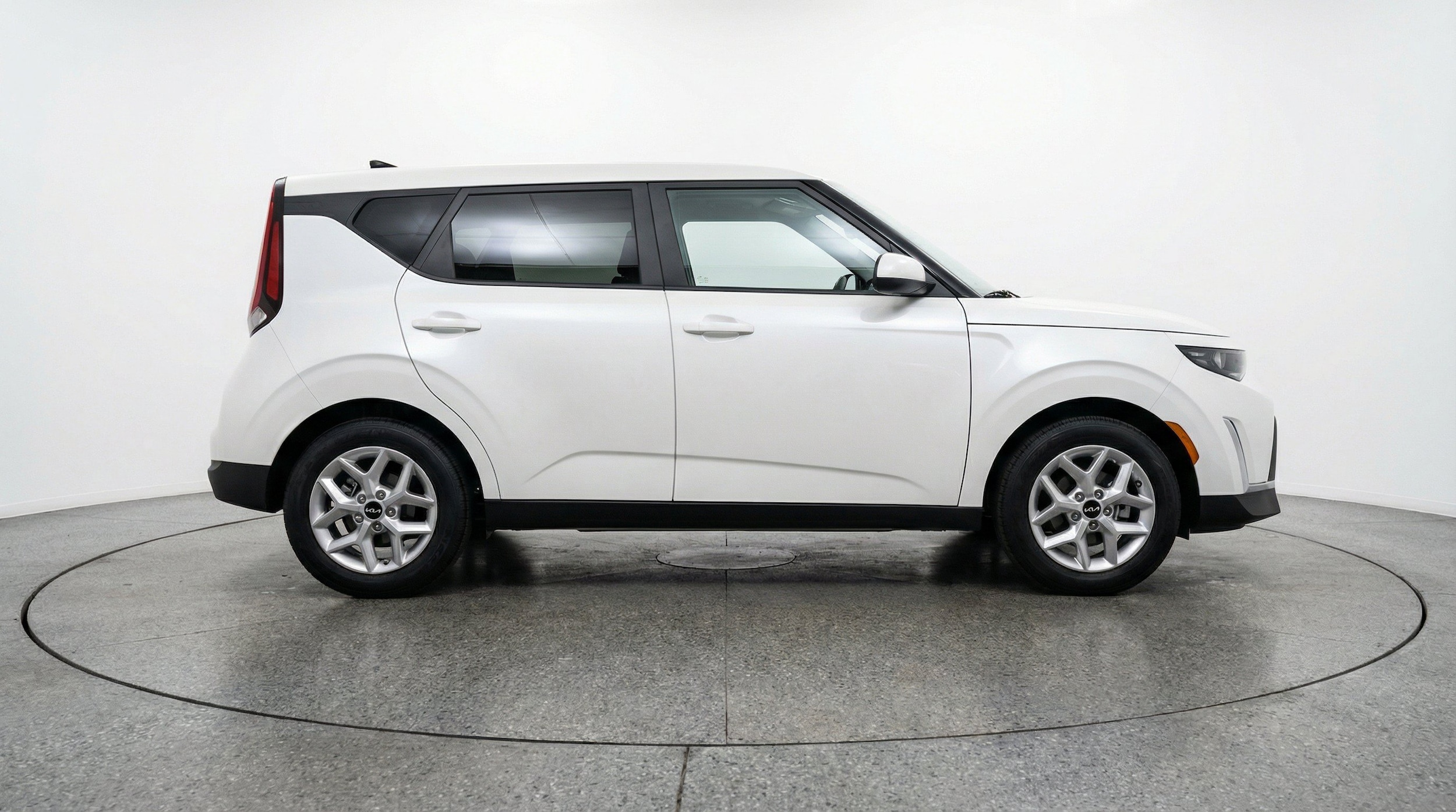 2025 Kia Soul LX - Photo 10