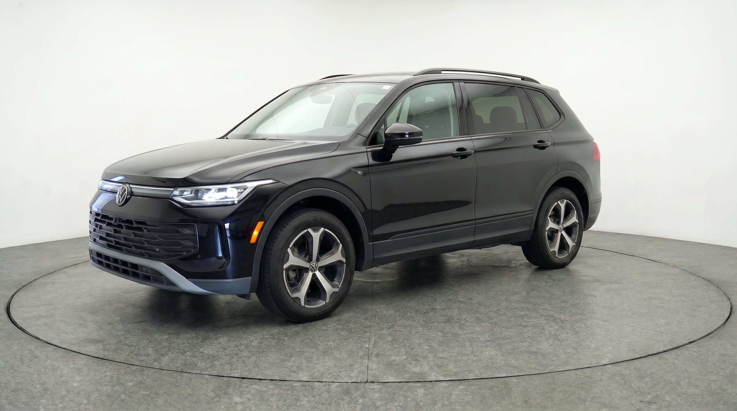 Thumbnail: 2026 Volkswagen Tiguan - 3