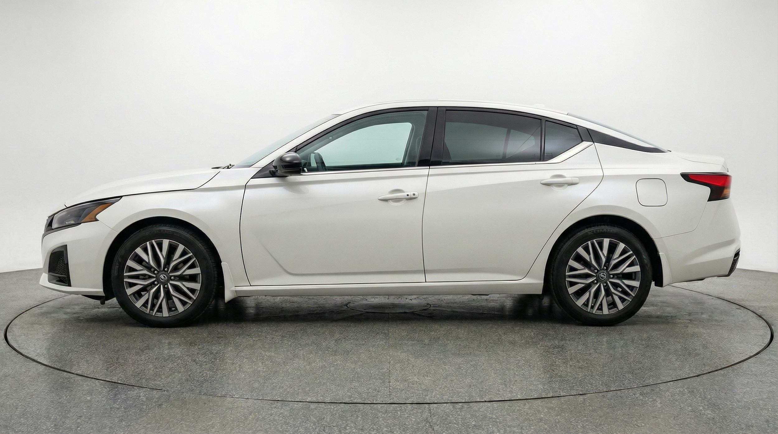 Thumbnail: 2025 Nissan Altima - 4