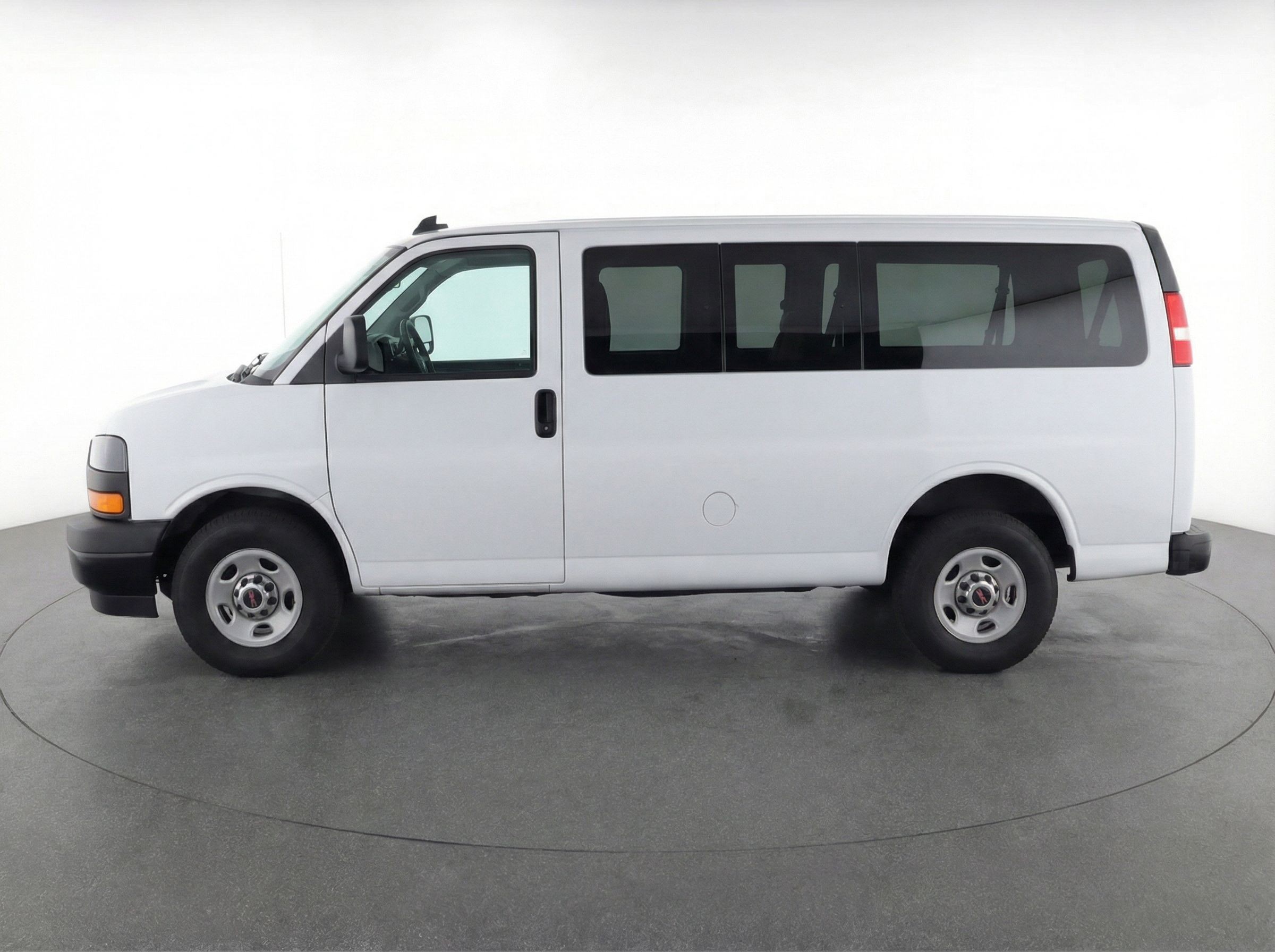 Thumbnail: 2025 GMC Savana - 4