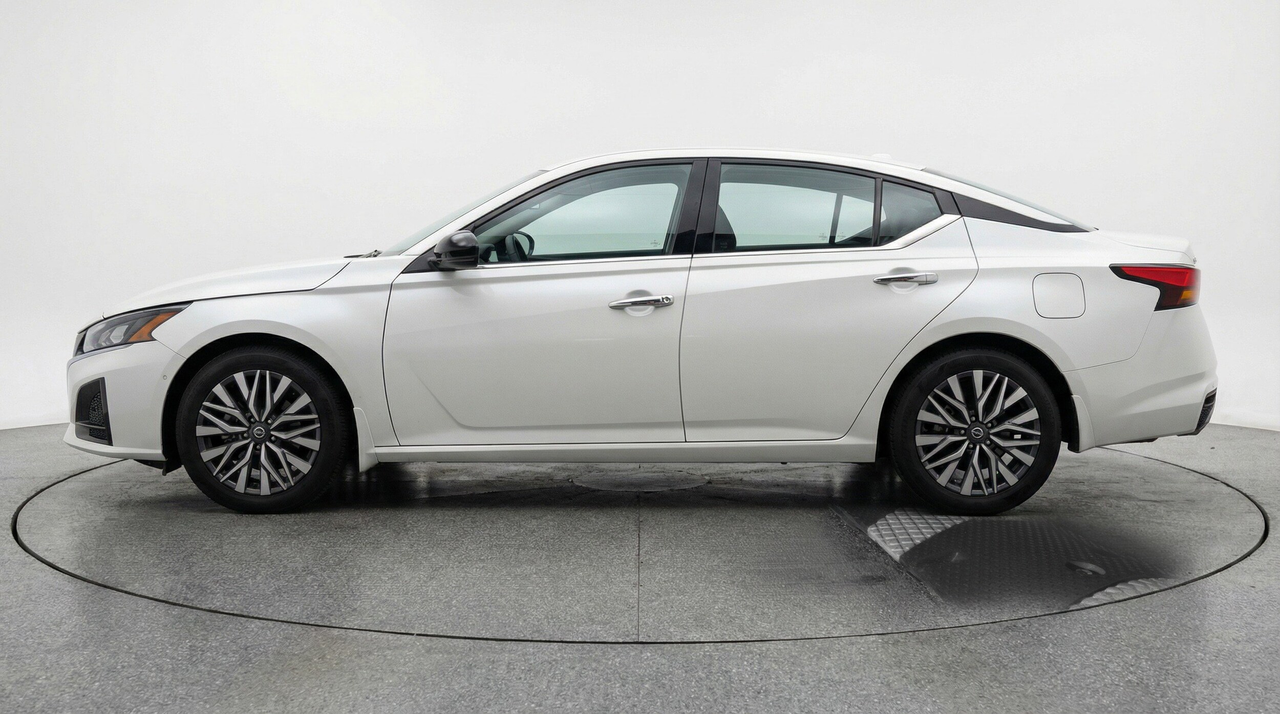 Thumbnail: 2025 Nissan Altima - 5