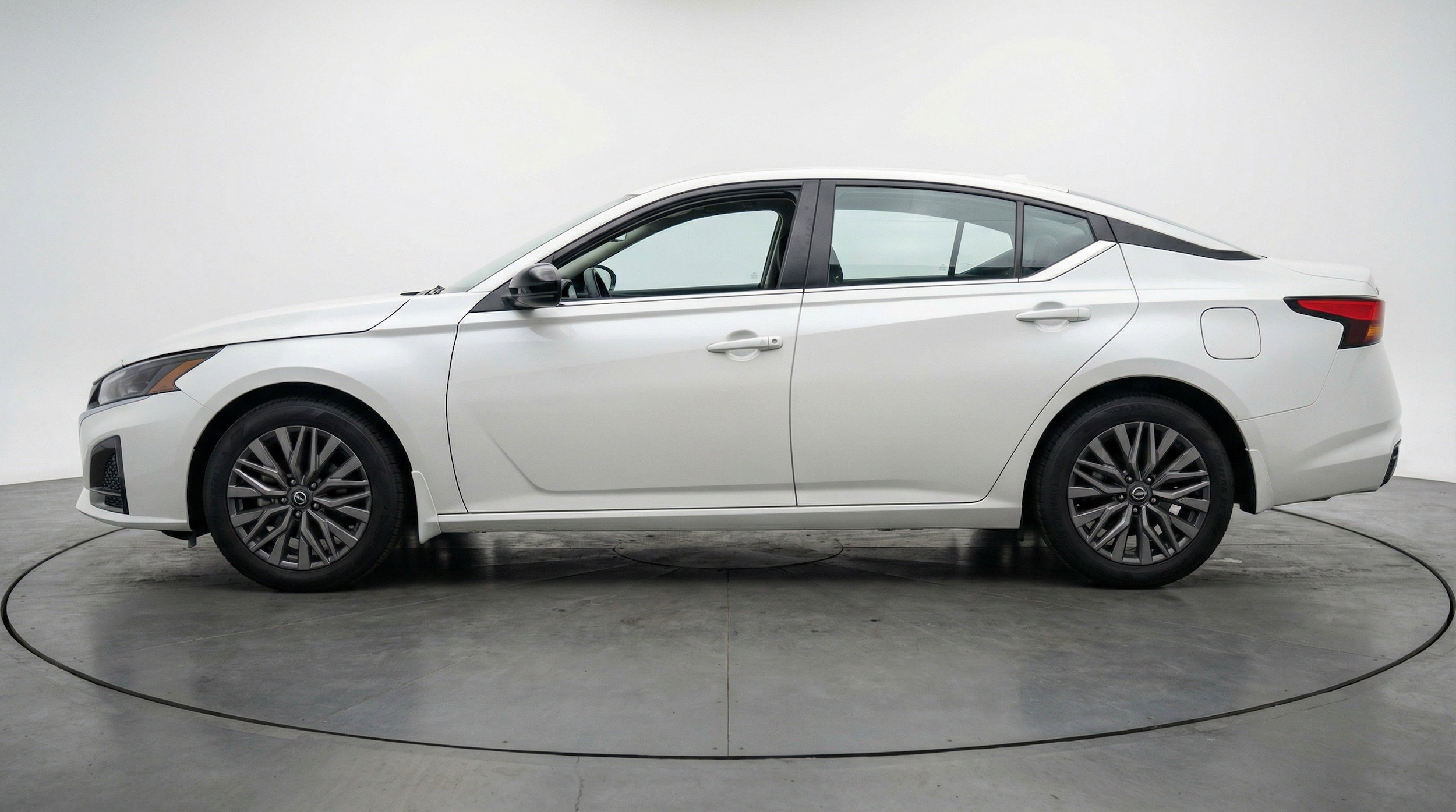 Thumbnail: 2025 Nissan Altima - 5