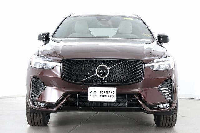 2026 Volvo XC60 B5 Plus photo 3