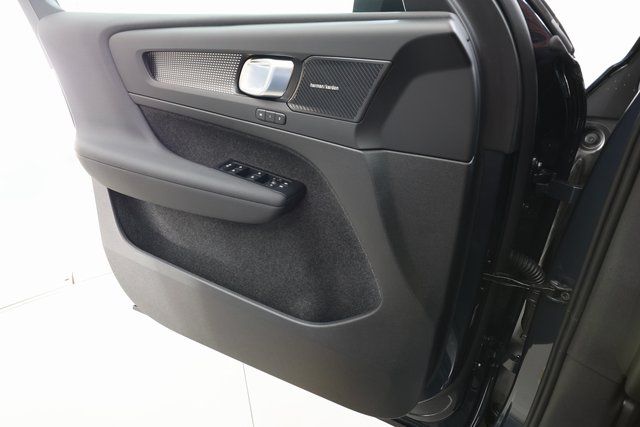 2026 Volvo XC40 Ultra Black Edition - Photo 13