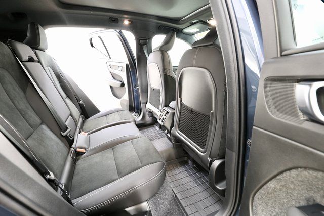 2026 Volvo XC40 Ultra Black Edition - Photo 16