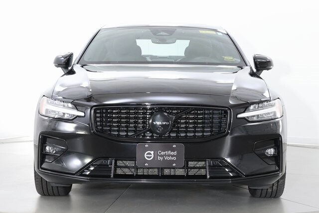 2023 Volvo S60 B5 AWD Plus Black Edition photo 3