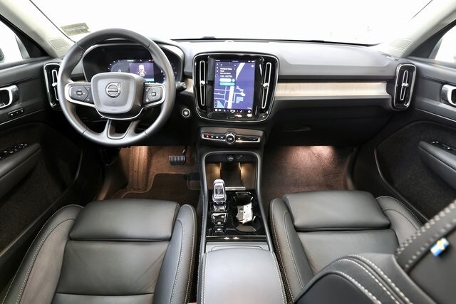 2025 Volvo XC40 Plus photo 2