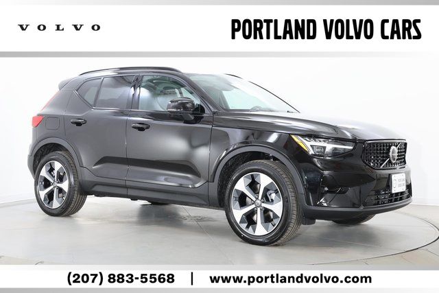 2026 Volvo XC40 B5 Plus Dark AWD's photo