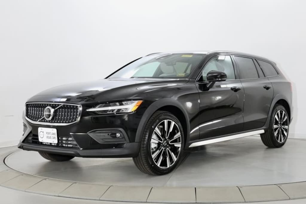 New 2026 Volvo V60 Cross Country B5 Ultra Wagon